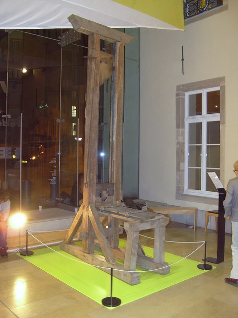 Guillotine